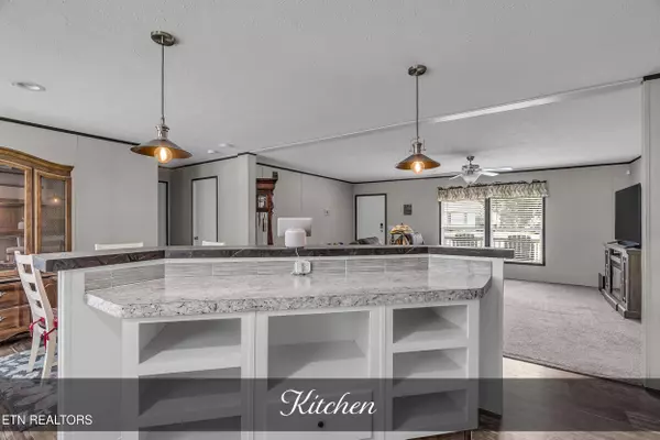 Lafayette, TN 37083,599 Days Rd