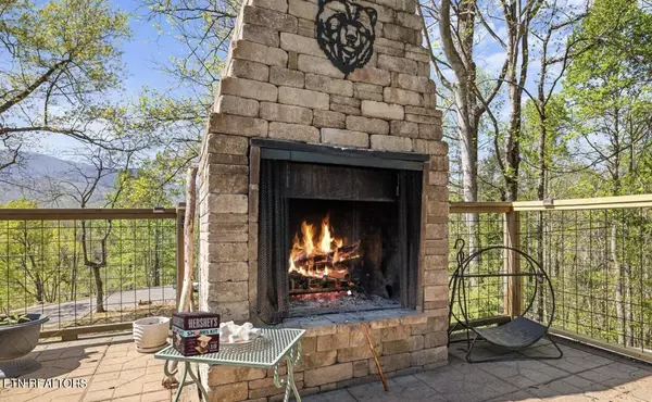 Gatlinburg, TN 37738,725 Sunshine Trail