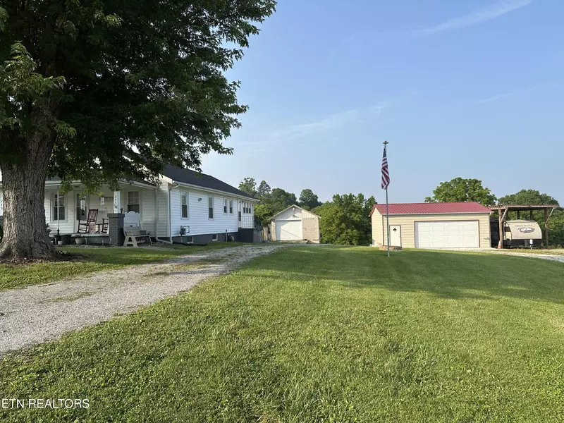 245 Lake Shore LN, Lafollette, TN 37766