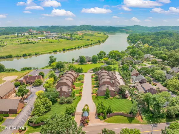 Knoxville, TN 37919,3340 Kingston PIKE #10