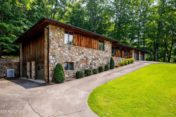 Maryville, TN 37804,3837 Twin Island DR