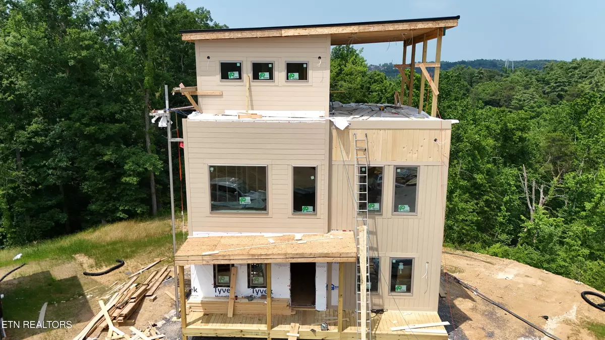 Pigeon Forge, TN 37863,717 Moccasin WAY