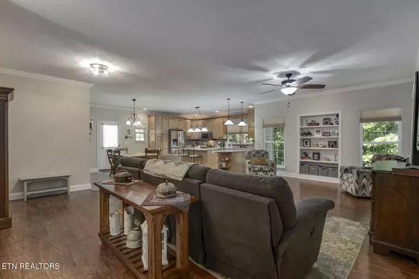 Loudon, TN 37774,226 Oostanali WAY