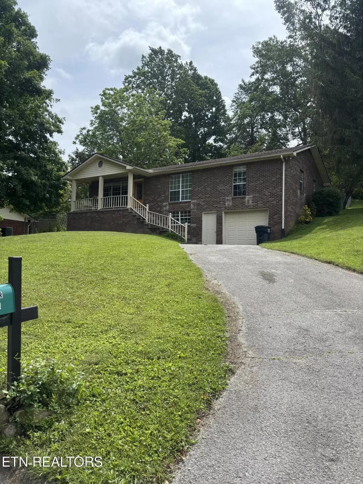 Tazewell, TN 37879,133 Norris DR