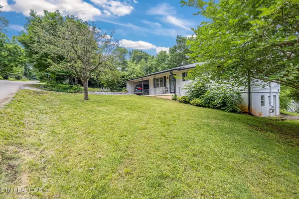 Maryville, TN 37801,1919 Smokemont DR