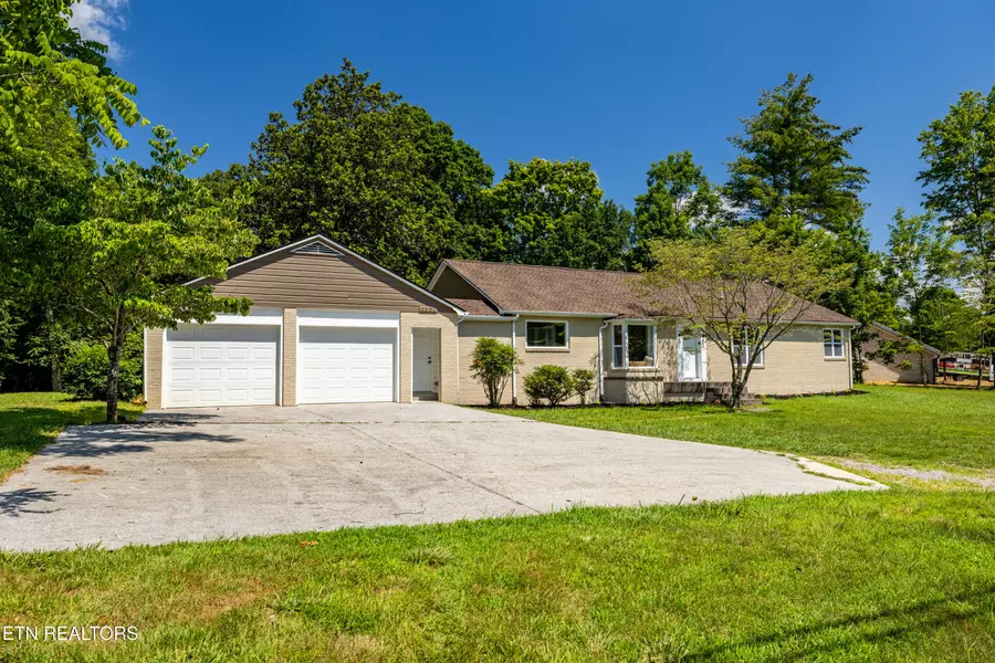1301 Tuckaleechee Tr, Maryville, TN 37803