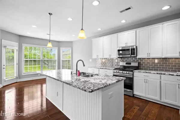 Maryville, TN 37801,128 Beckwood LN