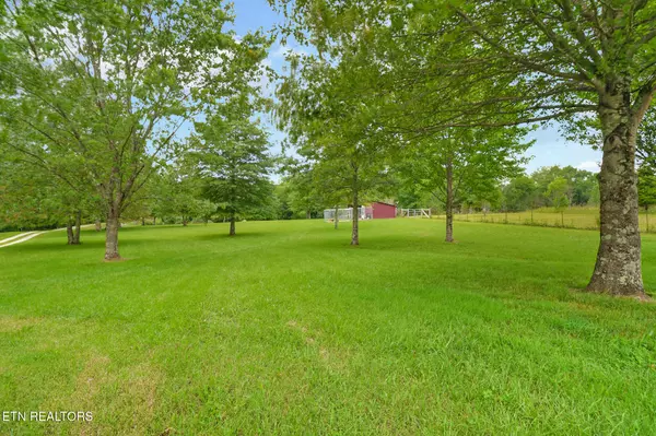 Crossville, TN 38572,627 Clint Lowe Rd