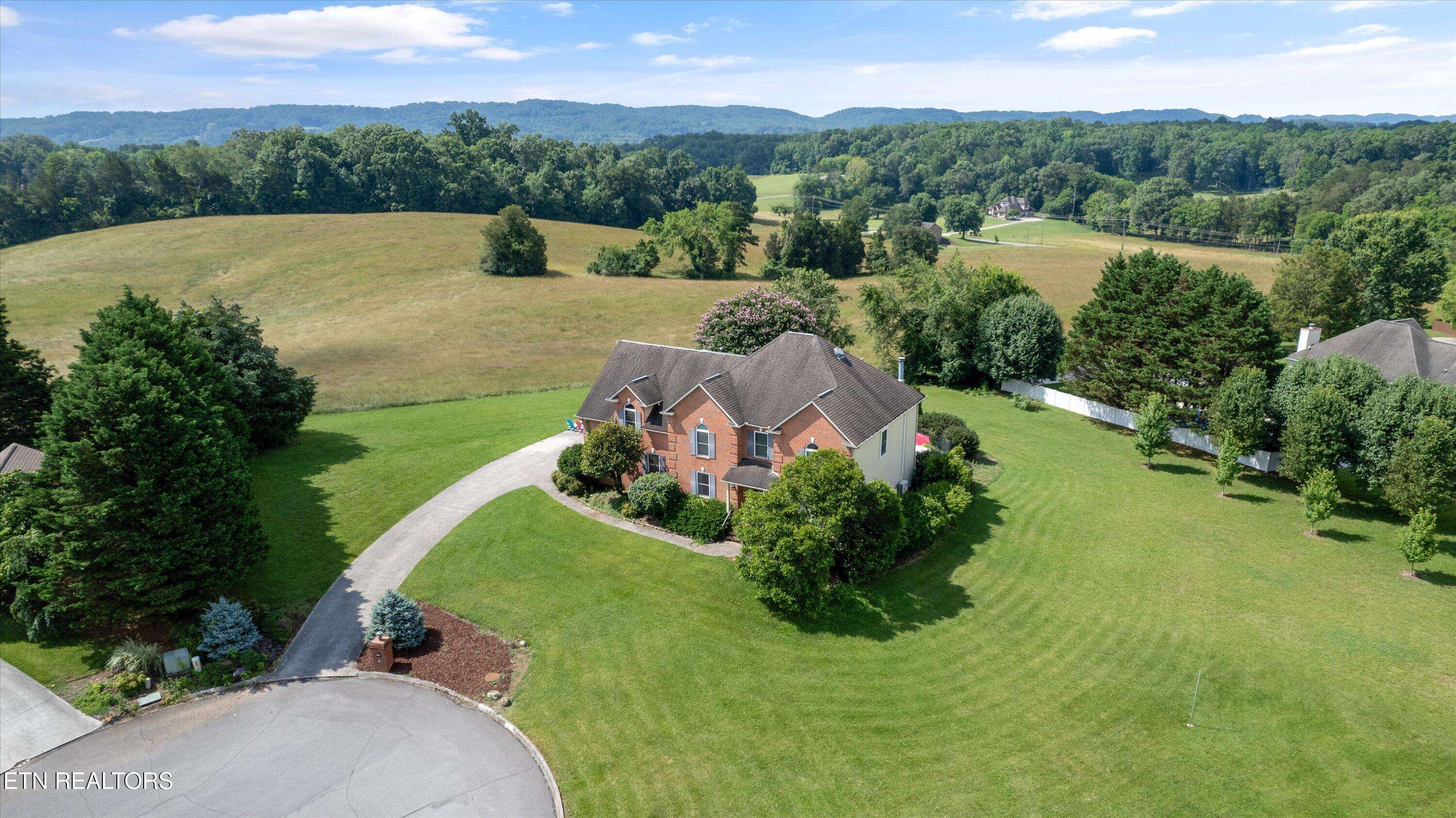 7801 Scenic Oaks Rd, Knoxville, TN 37938
