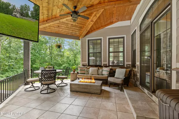 Sevierville, TN 37862,203 Georgian LN