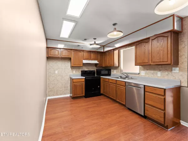 Powell, TN 37849,8016 Stablegate WAY
