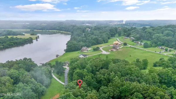 Loudon, TN 37774,404 Quiet River LN