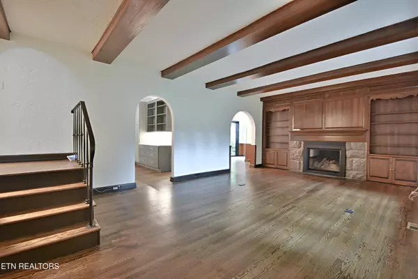 Knoxville, TN 37919,2221 Cherokee Blvd