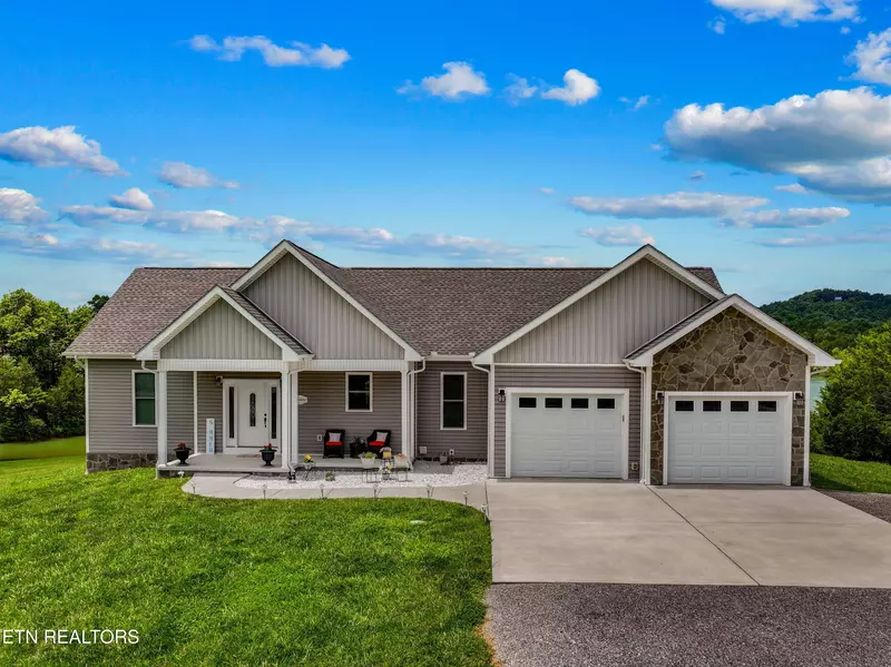 2139 Rainwater Rd, Dandridge, TN 37725