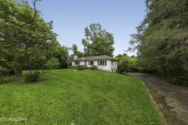 106 Colonial DR, Knoxville, TN 37920