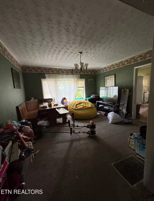 Loyall, KY 40854,406 Mapother St