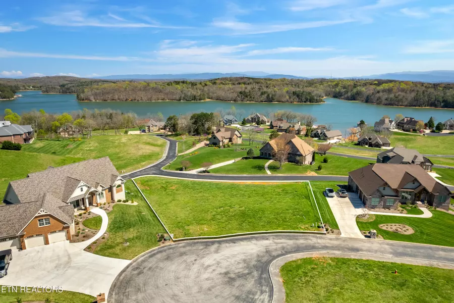 330 Watercrest DR, Vonore, TN 37885