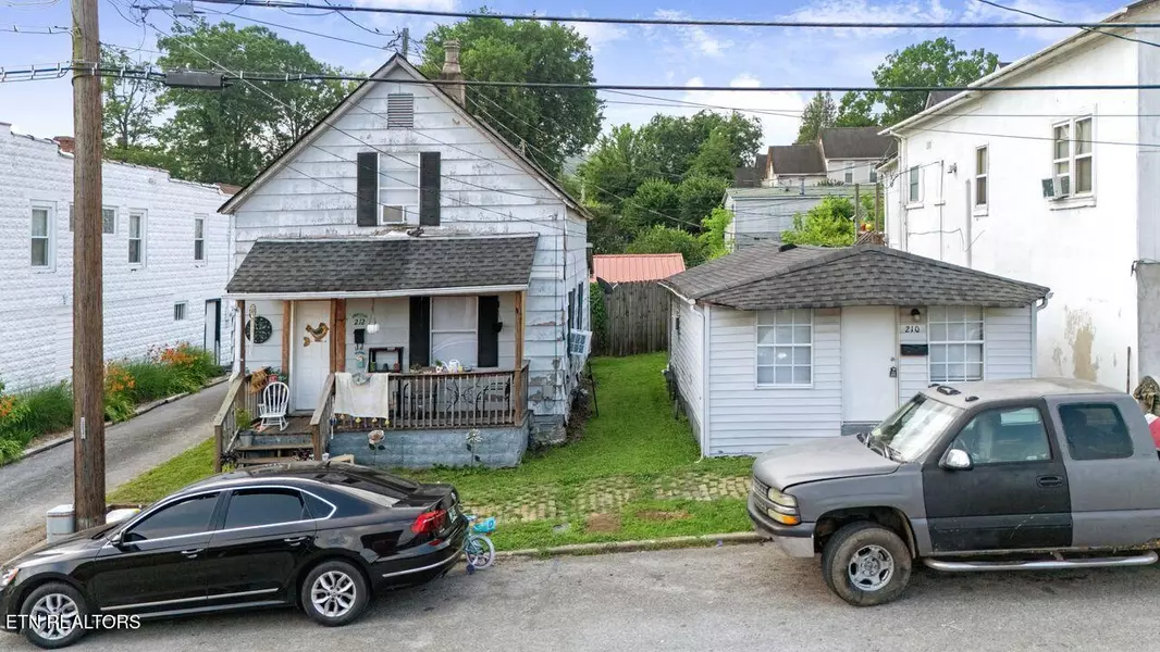 212 Clinton St, Harriman, TN 37748