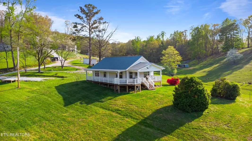 234 Mac Ivey LN, Lafollette, TN 37766