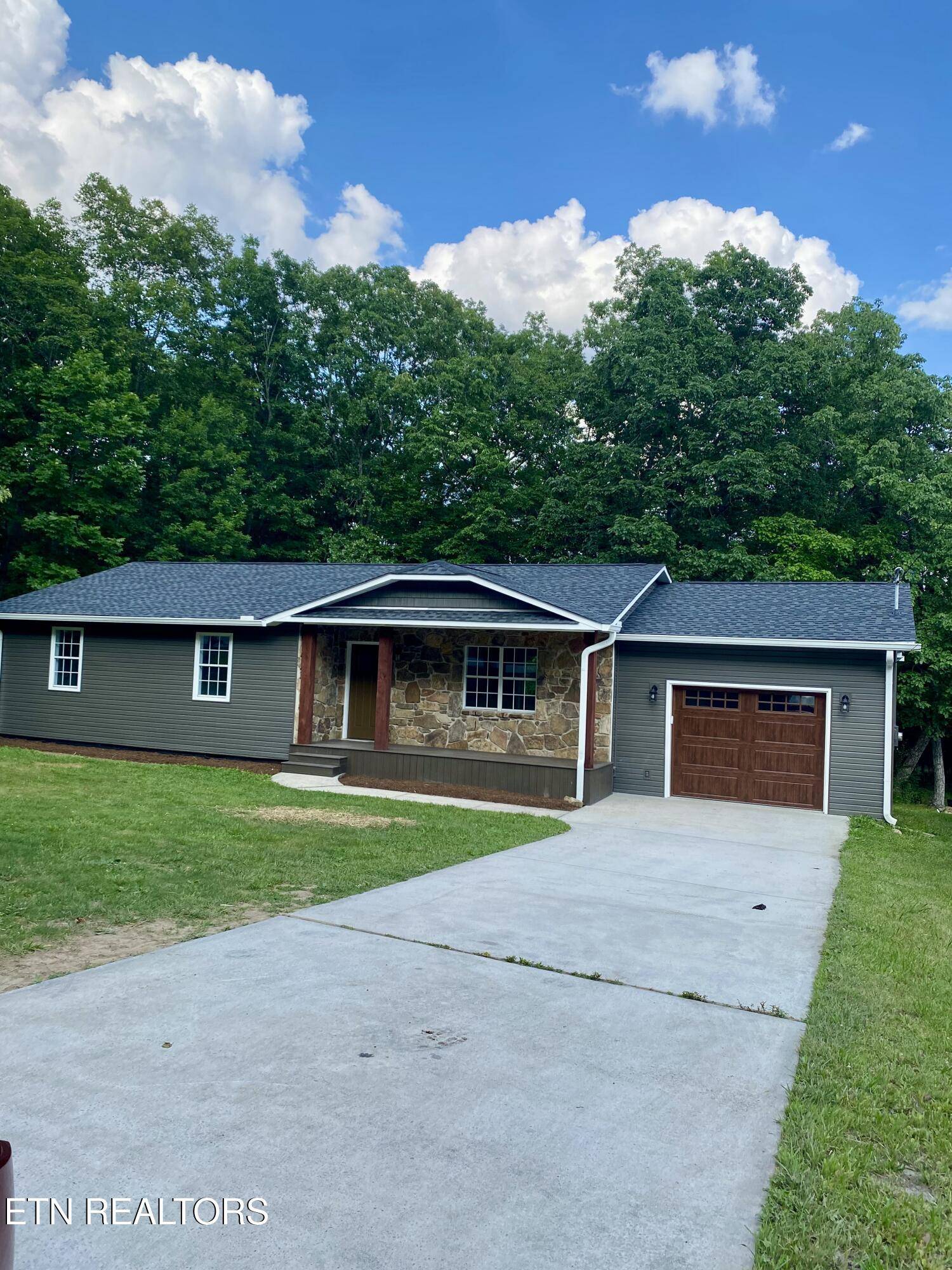 Crossville, TN 38572,506 Snead DR