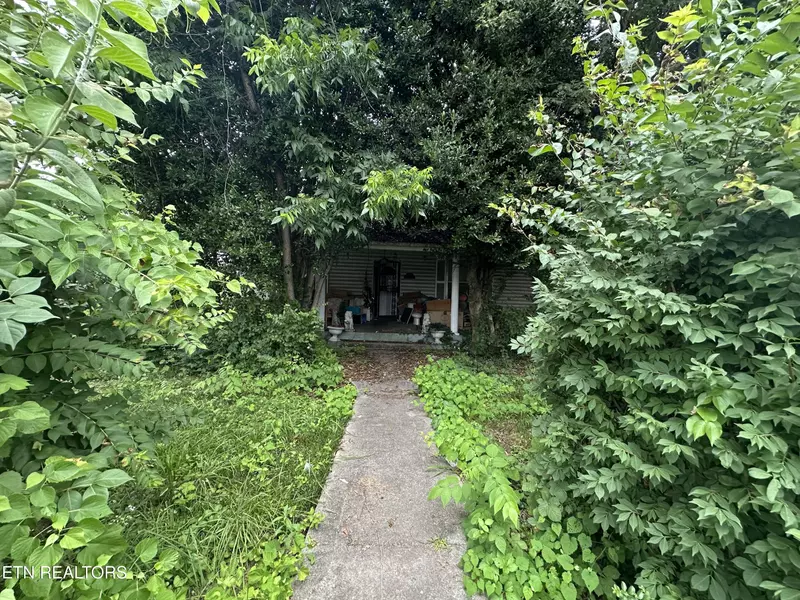 405 Inskip DR, Knoxville, TN 37912
