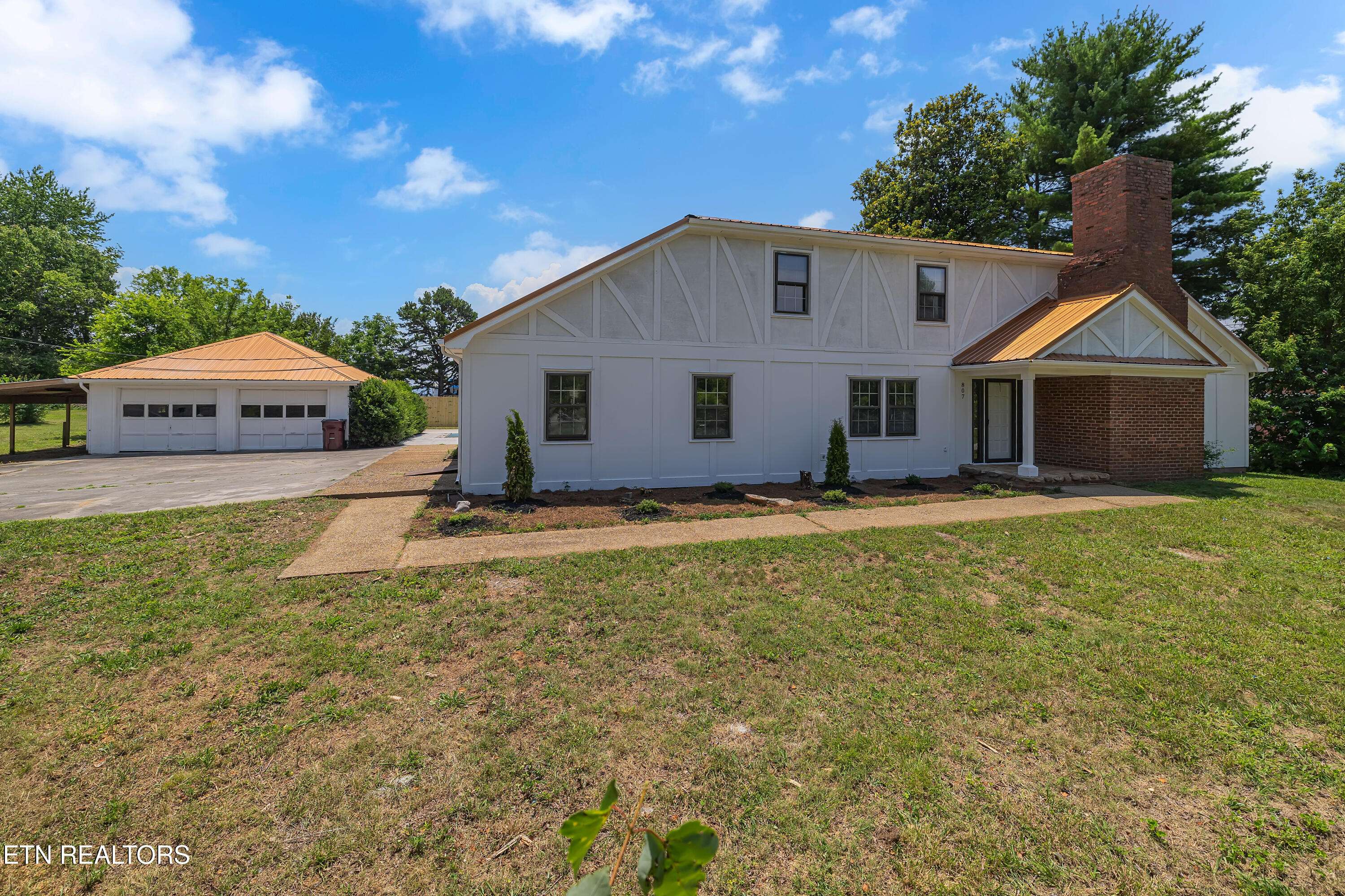 Louisville, TN 37777,807 Killion St
