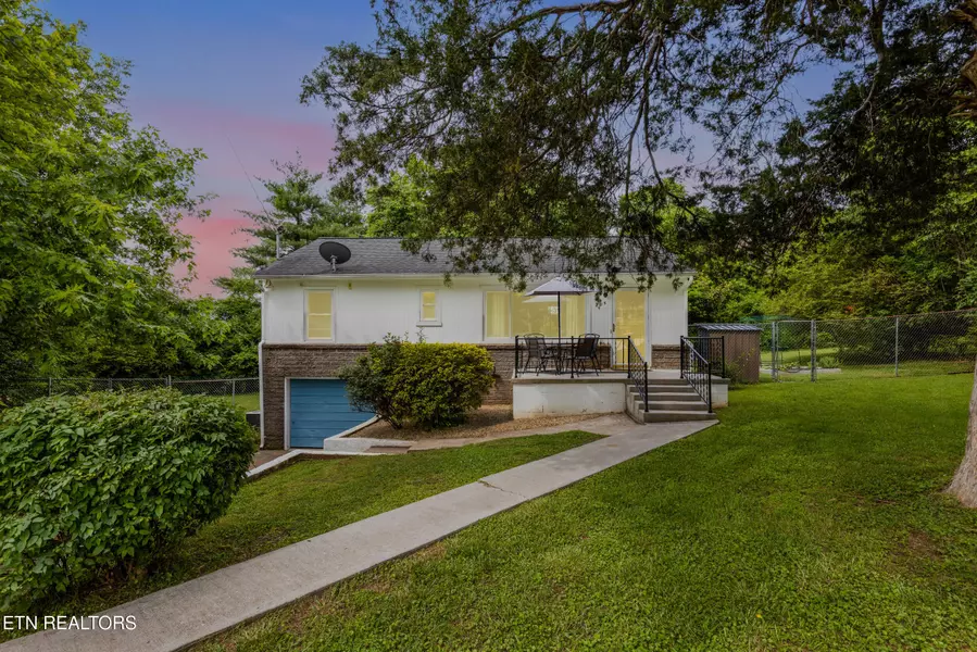 705 Delapp DR, Knoxville, TN 37912