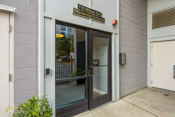 Knoxville, TN 37915,115 Willow Ave #404