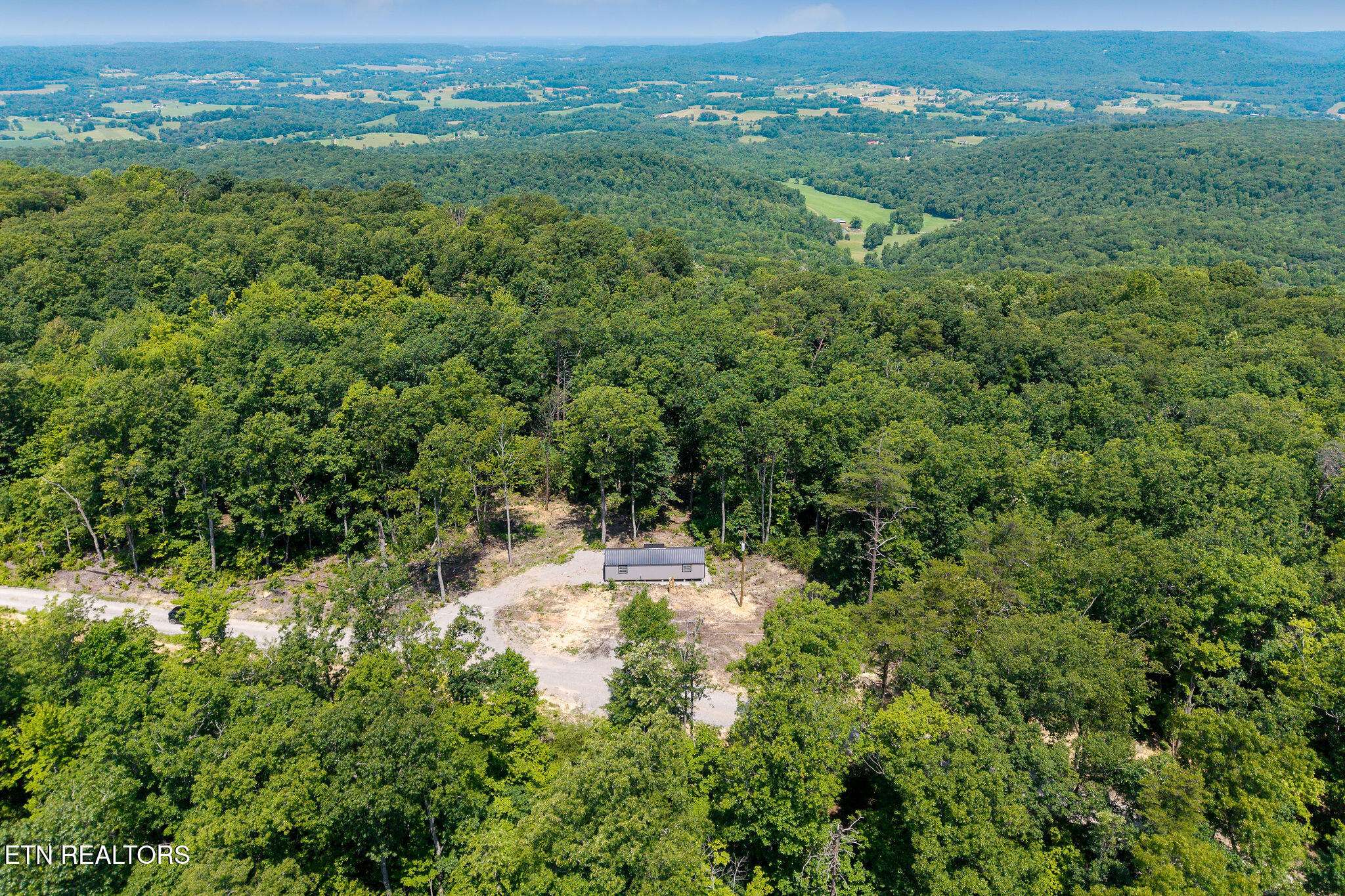 203 Crestview LN, Sparta, TN 38583