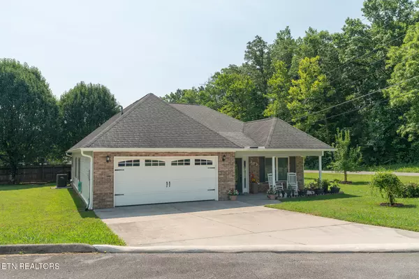Oliver Springs, TN 37840,103 Robinson CT