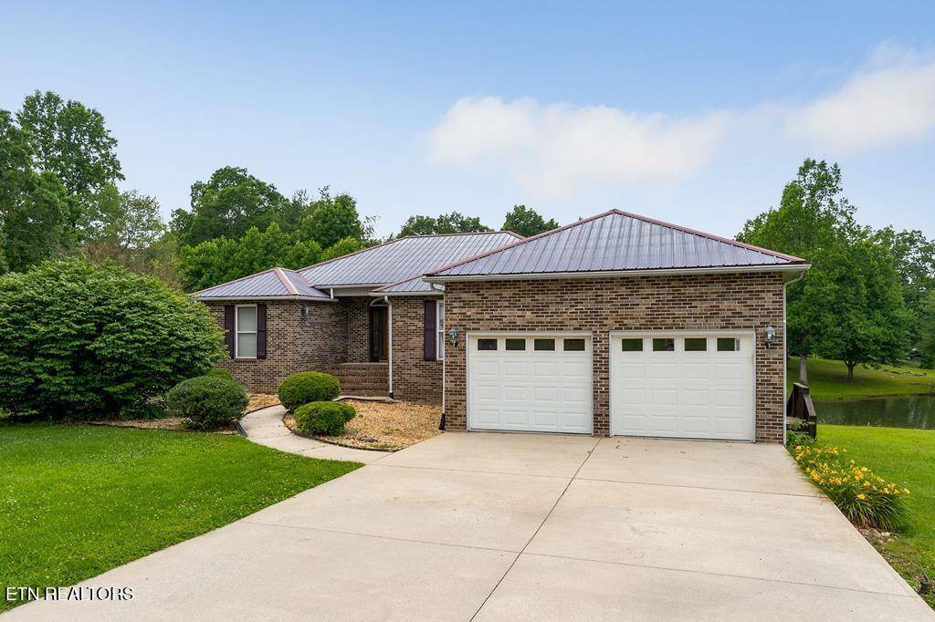 296 Idlewild DR, Sparta, TN 38583