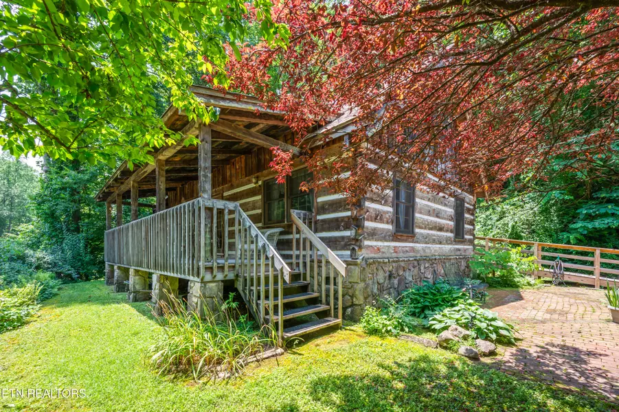 727 Hidden Valley Rd, Gatlinburg, TN 37738