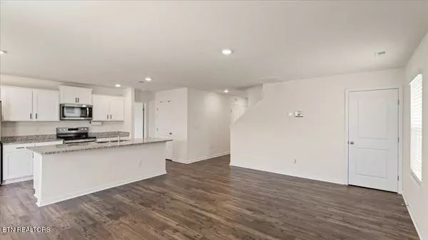 Dandridge, TN 37725,5083 Elm Brook Rd