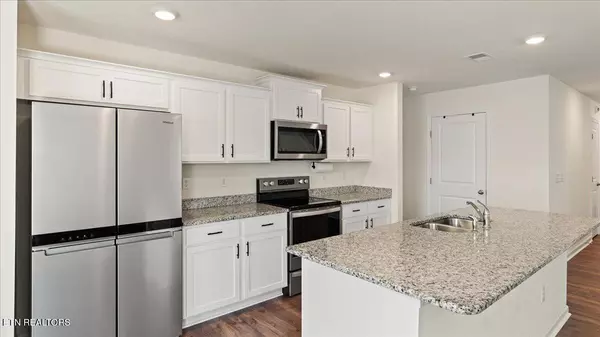 Dandridge, TN 37725,5083 Elm Brook Rd