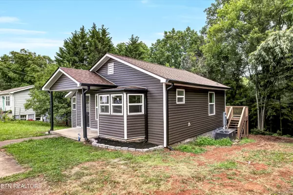 Maryville, TN 37801,1904 Smokemont DR