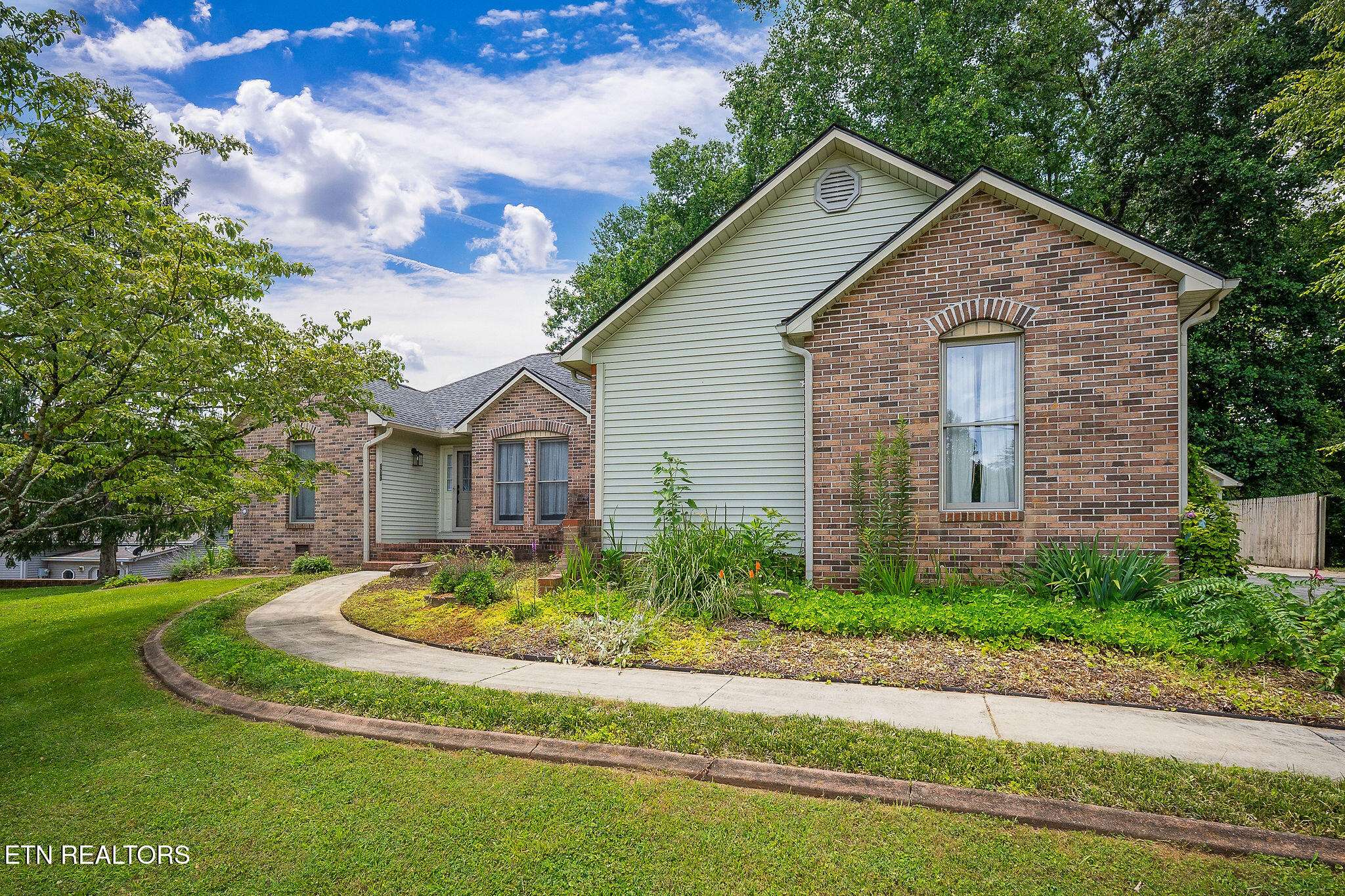 1760 Heathrow DR, Cookeville, TN 38506