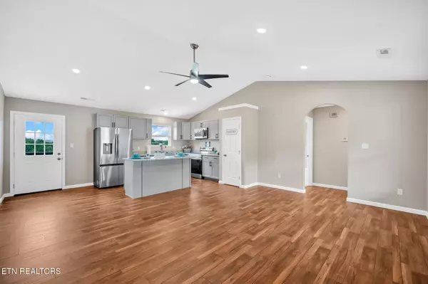 Maynardville, TN 37807,141 Middle Glen Rd