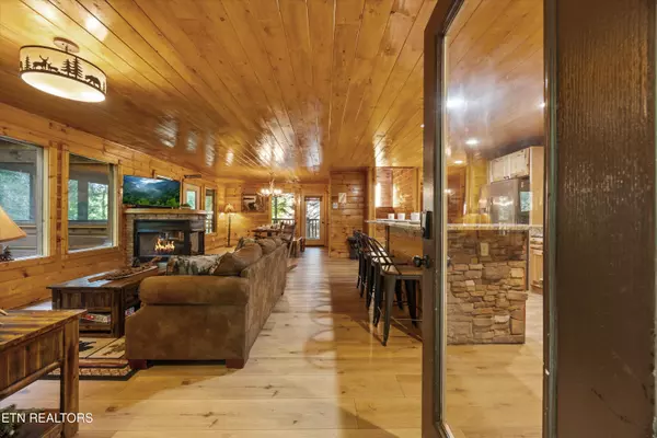 Gatlinburg, TN 37738,1827 Elk Springs WAY