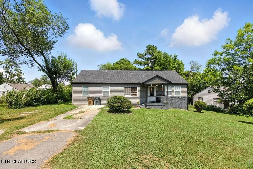 Knoxville, TN 37915,2021 Saxton Ave