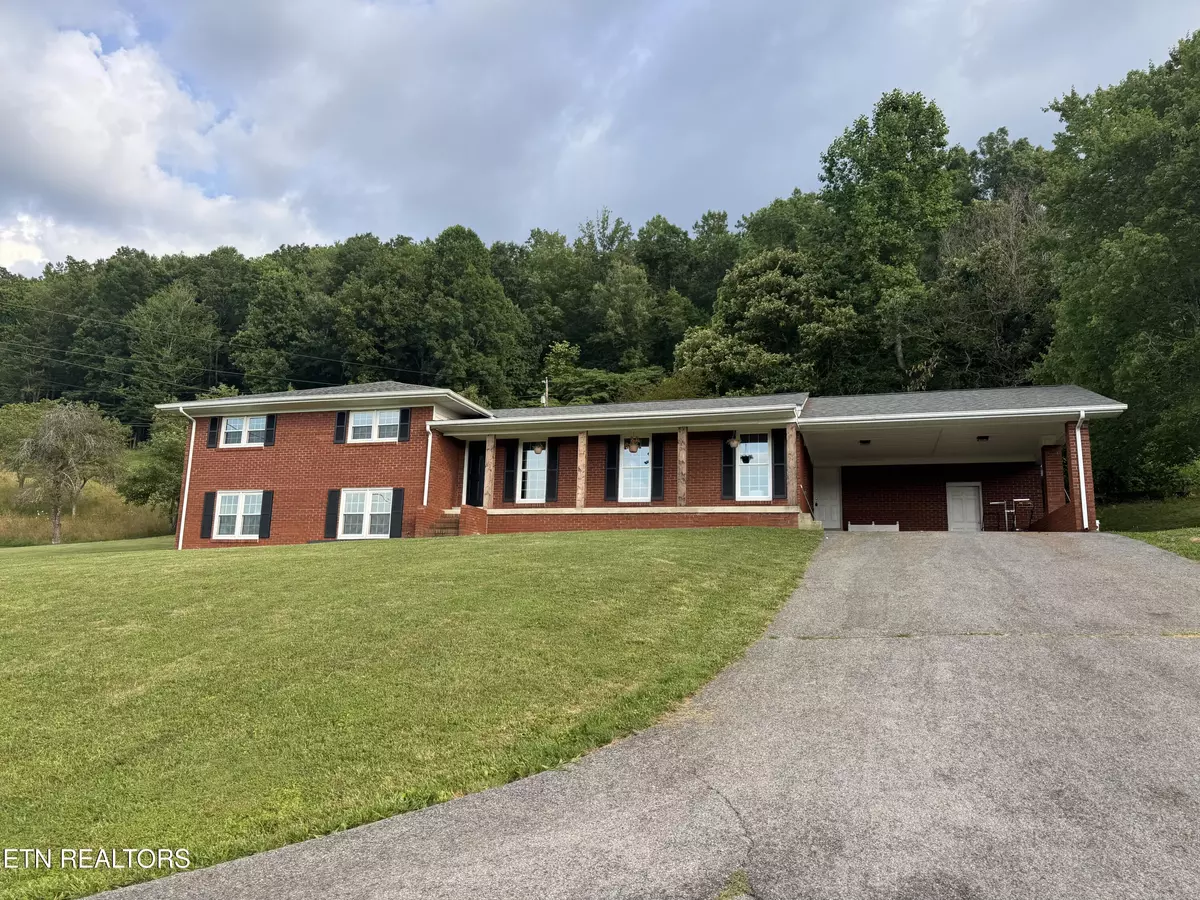 New Tazewell, TN 37825,115 Red Oak LN