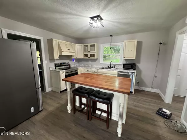 New Tazewell, TN 37825,115 Red Oak LN