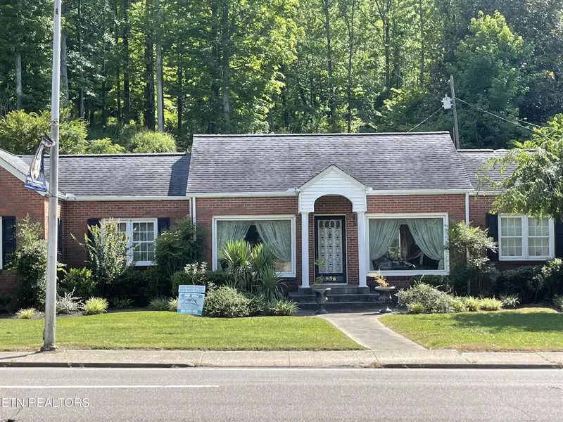 956 5Th St, Jellico, TN 37762