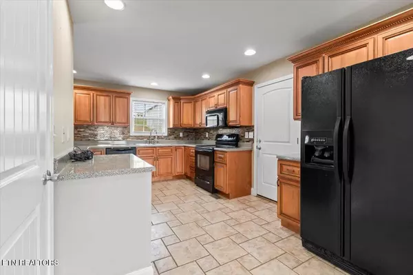 168 Thelma CIR, Jacksboro, TN 37757