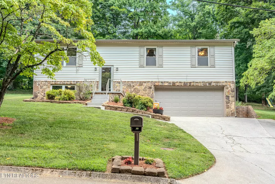 5005 Laurel Woods DR, Knoxville, TN 37921