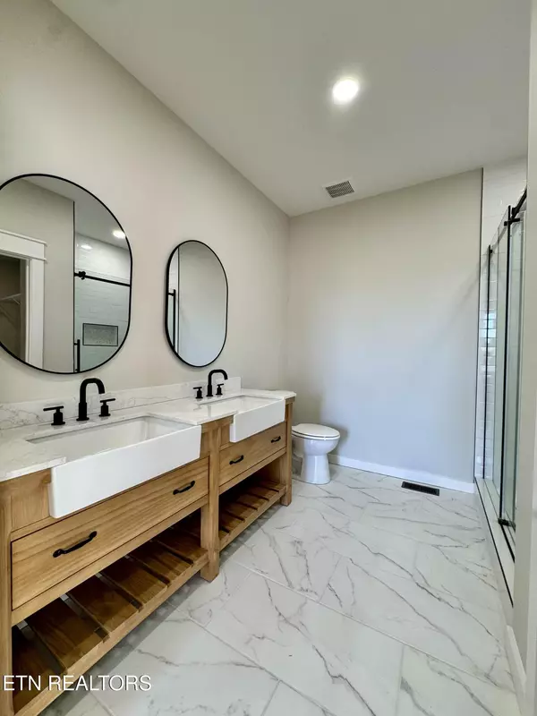 New Tazewell, TN 37825,114 Moonstone LN