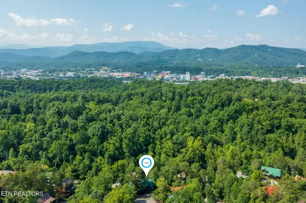 Pigeon Forge, TN 37863,3012 Oak Tree WAY