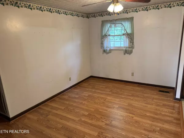 Clinton, TN 37716,372 Walnut Valley Rd