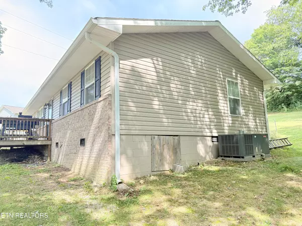 Tazewell, TN 37879,109 Bob White DR