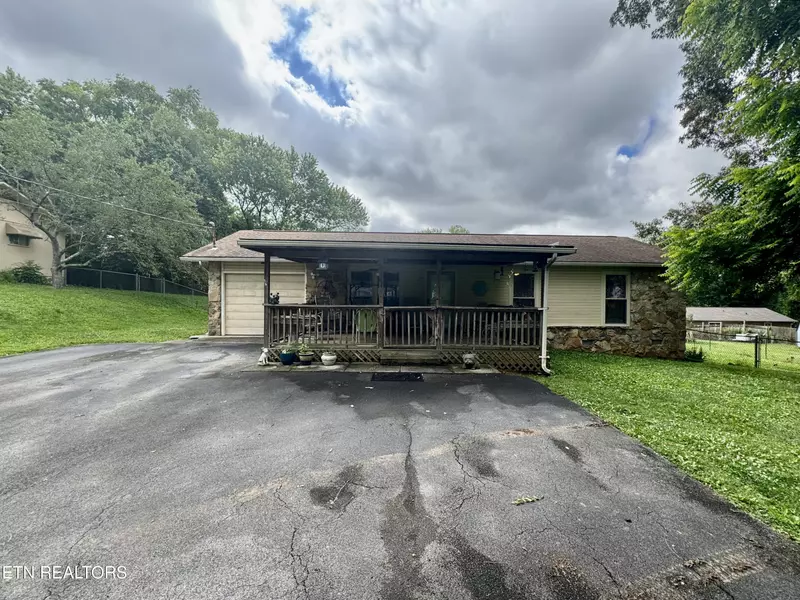 8224 Rising Fawn DR, Knoxville, TN 37923