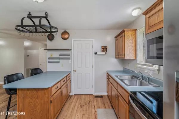 Kingston, TN 37763,319 De Armond Rd